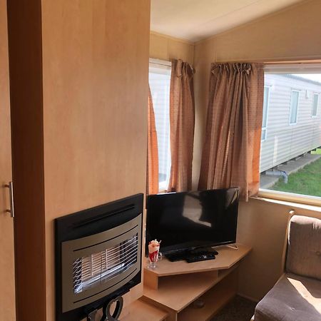 Adorable 2 Bedroom Caravan In Clacton-On-Sea Exterior foto