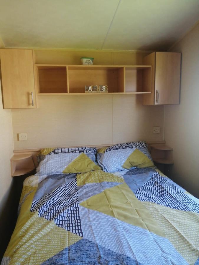 Adorable 2 Bedroom Caravan In Clacton-On-Sea Exterior foto